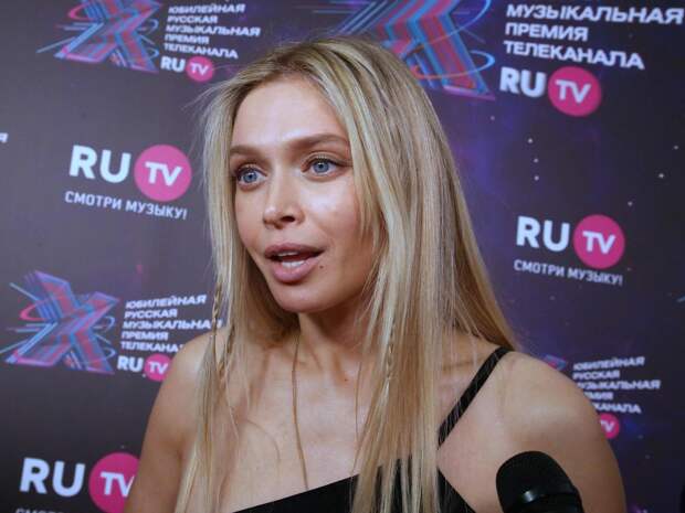 Брежнева, которую назвали постаревшей, снова выставила неудачный образ из Канн