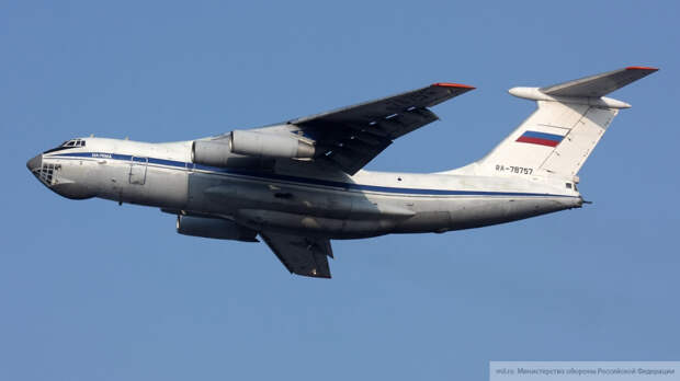 Минобороны России показало полет Ил-76 в сложных метеоусловиях