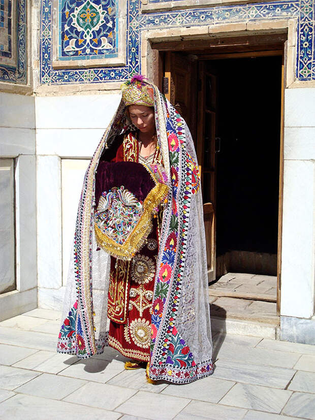 traditional-weddings-around-the-world-41-578e12053a88c__605