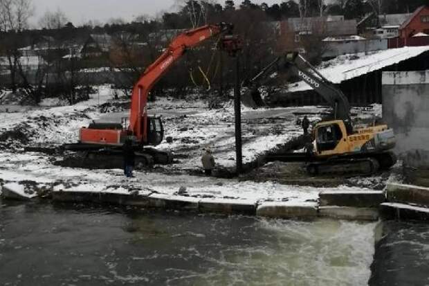 В Тамбове продолжается ремонт плотины