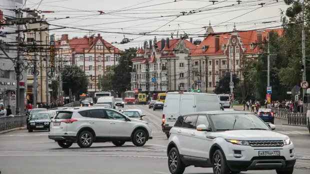 Более половины реализованных в России легковых автомобилей составили внедорожники