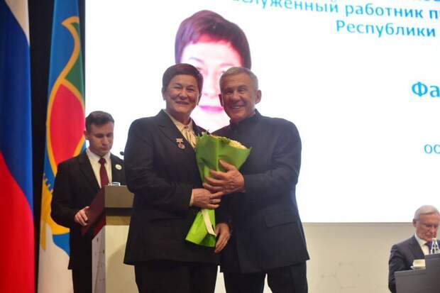 Минниханов вручил государственные награды десяти жителям Набережных Челнов