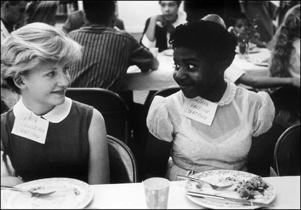 Вечеринка для белых и чёрных детей, Вирджиния, США, 1958 год. В 1958 году была законодательно отменена расовая сегрегация в школах США. было, история, фото