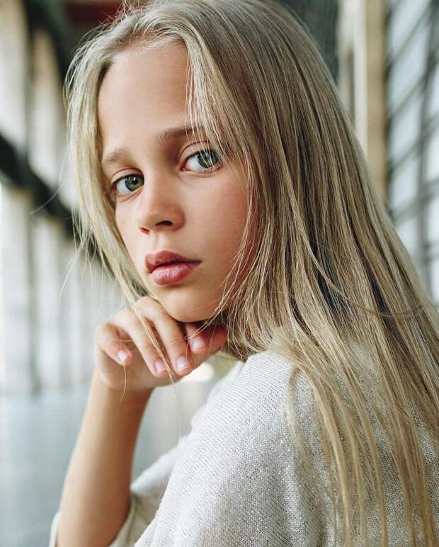Заворожила Armani: за 12-летнюю школьницу из Красноярска борются мировые бренды