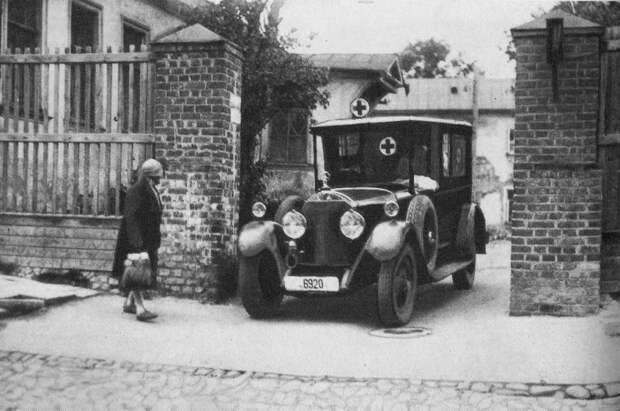 Фото 1927 г. 1-й Коптельский переулок скорая, скорая помощь. ретро фото