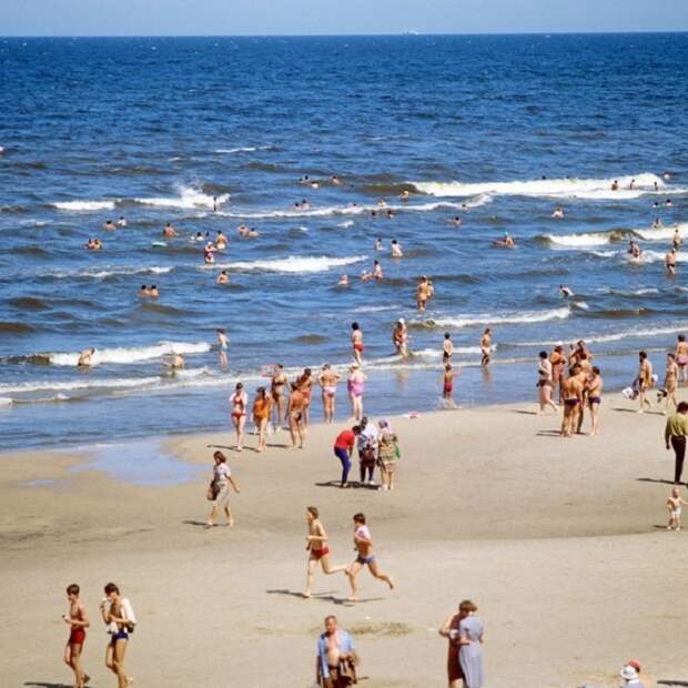 Все пляжи Юрмалы славятся белоснежным кварцевым песком.