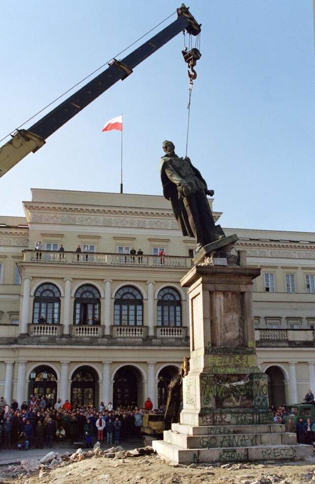 Снос памятника Феликсу Дзержинскому в Варшав,1989 год