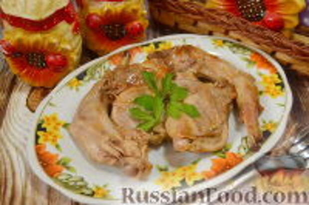 Фото к рецепту: Кролик, тушенный в вине