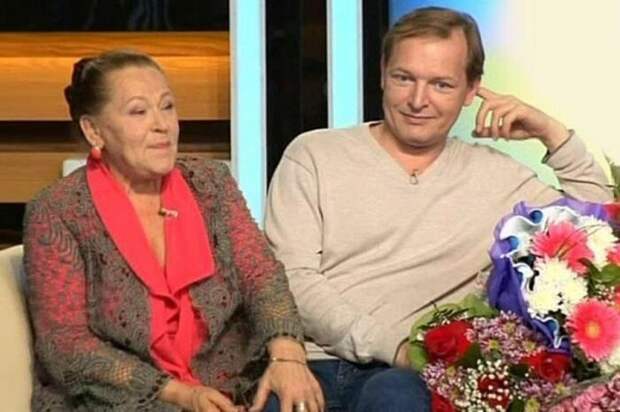 Как в 76 лет актриса Раиса Рязанова обрела брата и сестёр