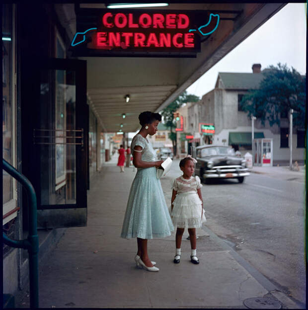1956 colored entrance of a department store, by Gordon Parks, Mobile, Alabama.jpg 1956 colored entrance of a department store, by Gordon Parks, Mobile, Alabama.jpg