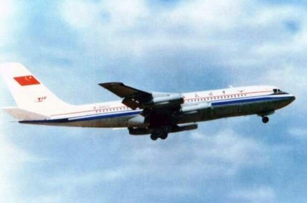 Неудачный первенец китайского гражданского авиастроения - Shanghai Y-10, скопированный с американского Boeing 707. Выпущен в количестве двух музейных экземпляров в 1970 году