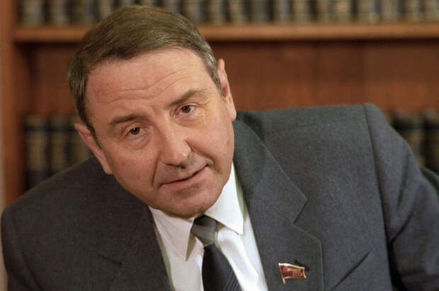 Олег Бакланов