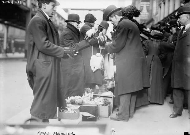 Сказочные фотографии рождественского шопинга в Нью-Йорке 1910 года