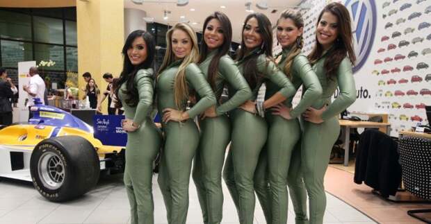 Девушки с бразильского авто-шоу 
