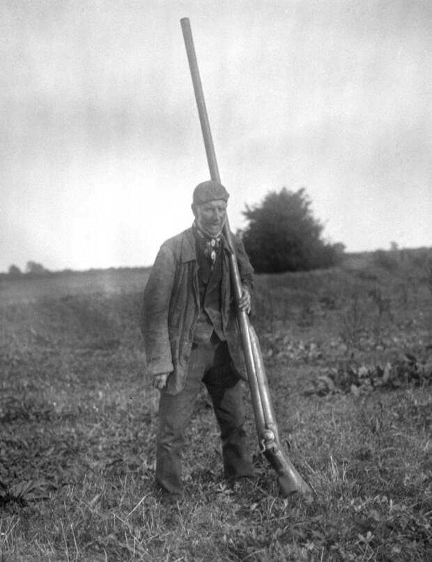 Американский охотник с крупнокалиберным ружьем «на уток», 1900-е годы. | Фото: upload.wikimedia.org.