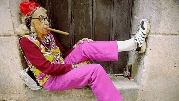 women-cigara