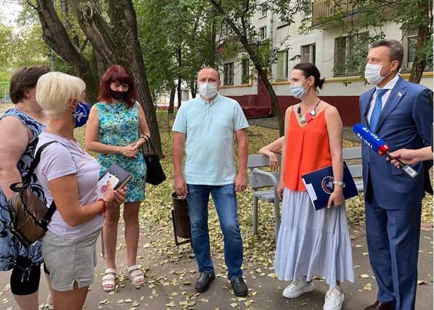 Буцкая и Выборный обсудили с жителями Новогиреево проблему «резиновых квартир»