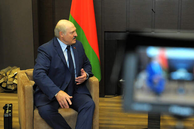 Лукашенко раскрыл содержимое чемодана, который он привёз к Путину