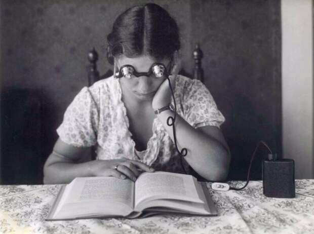 17. Очки для чтения в темноте с фонриком, 1932 год архив, исторические фото, фото, фото из прошлого