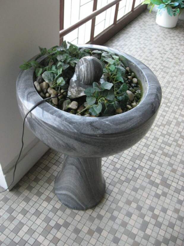 Цветочный вазон из натурального камня с фонтаном ( Flower vase made of natural stone with a fountain)