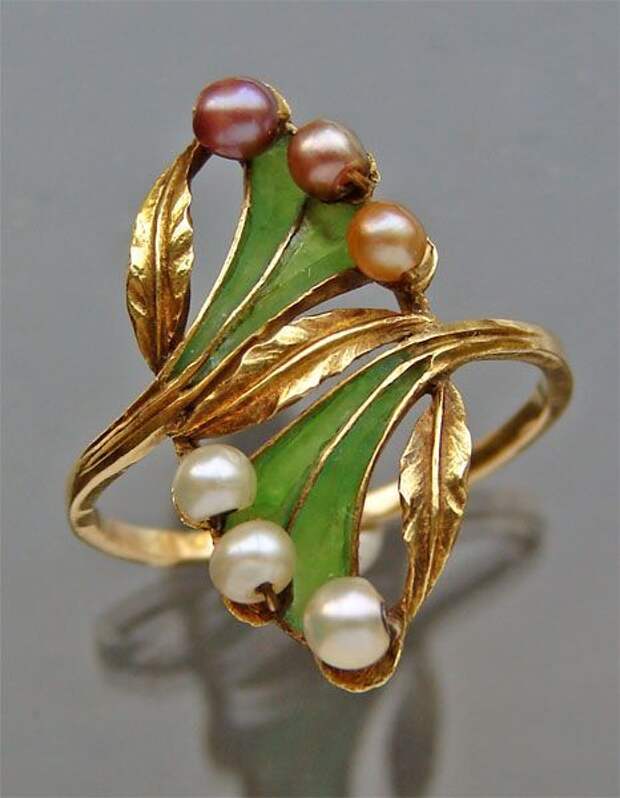 ART NOUVEAU Ring Gold Plique-à-jour Pearl H: 1.02"/ W: 0.55" Marks: '585' & French Eagle Numbered: '4076' French, c.1900: