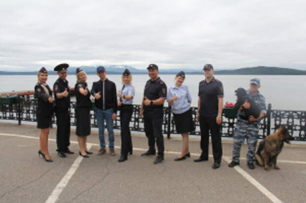 В рамках акции «Каникулы с Общественным советом» сотрудники сахалинской полиции вновь побывали в гостях в оздоровительном центре «Лесное озеро»