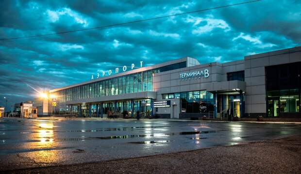 Какое отношение к покушению на Навального имеют сообщения о заминированном аэропорте