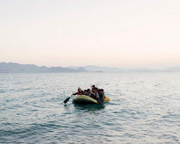 Туристы vs беженцы в Греции