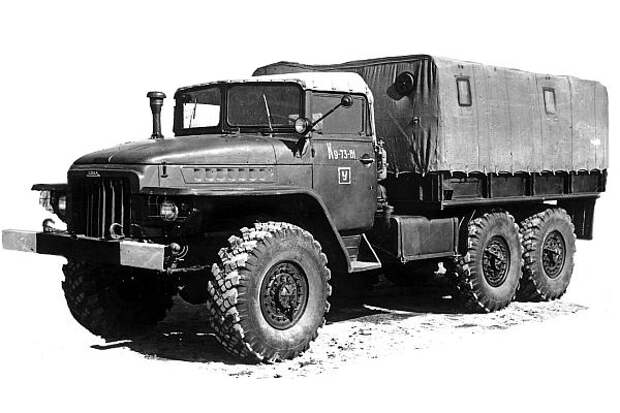 Грузовой автомобиль «Урал-375» – один из лучших советских внедорожных грузовиков
