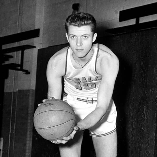 La Salle legend and all-time NCAA rebound leader Tom Gola dies at 81 -  Sports Illustrated