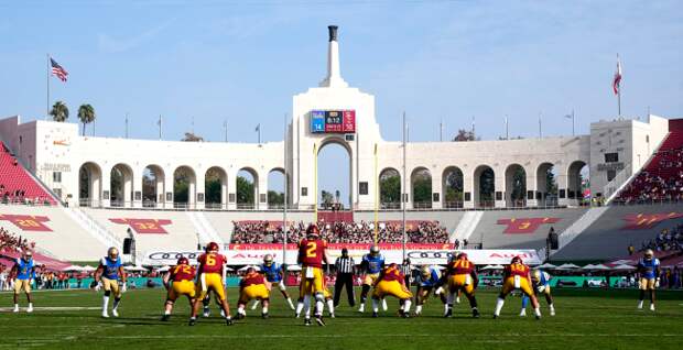 USC's 5-Star WR Commit Zachariah Branch Squats 3X His Body Weight