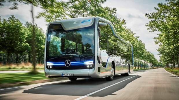 Облик Mercedes-Benz Future Bus подчеркивает его инновационность. /Фото: daimler.com