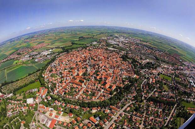 Баварский городок Нёрдлинген, построенный в метеоритном кратере, возникшем 14 млн лет назад достопримечательности, другой взгляд, интересно и познавательно, мир, планета, с другого ракурса, фото