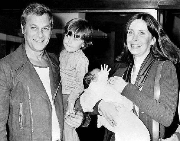 Тони Кертис и Лесли Ален с сыновьями.