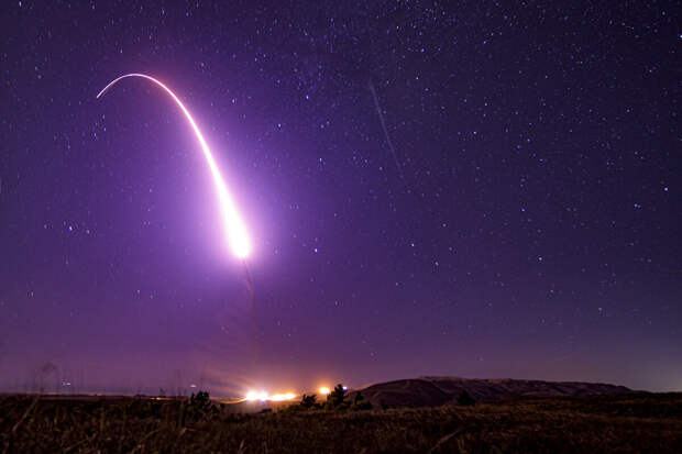 США провели испытательный пуск ракеты с боеголовкой для новых МБР Sentinel