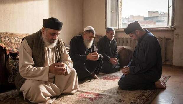 «Истинная вера не требует демонстрации»: Кабанов и Фадеев — о запрете молелен в жилых домах