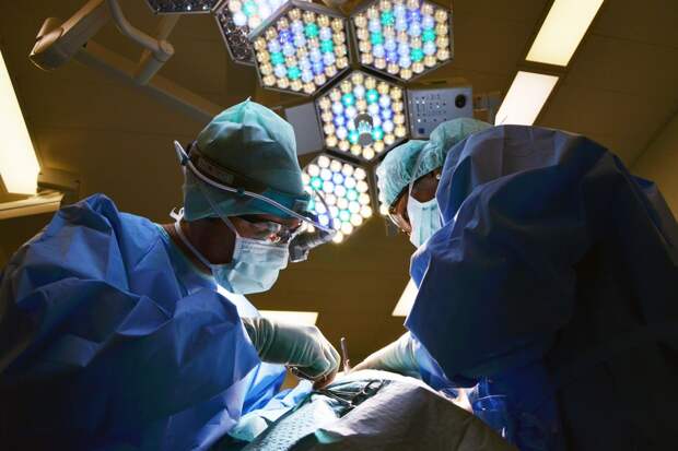 Хирурги индийской больницы извлекли из желудка пациента 63 ложки