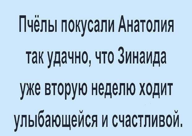 Идет экзамен. Из класса выходит замученный студент...