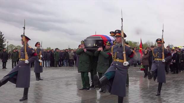 На Федеральном военном кладбище простились с генерал-лейтенантом Москаликом