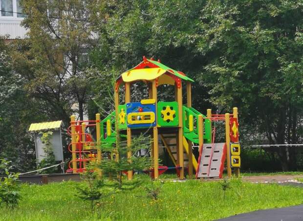 Новый детский комплекс установили в одном из дворов Лианозова Фото предоставлено управой