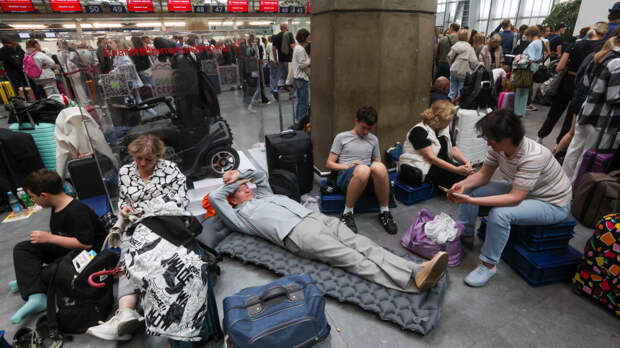 По-прежнему многолюдно: аэропорт Пулково возвращается к штатной работе