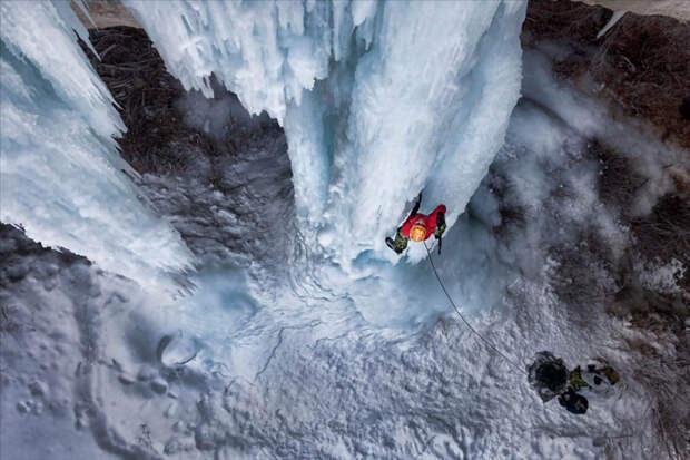 FrozenWaterfalls11 Удивительные замерзшие водопады по всему миру