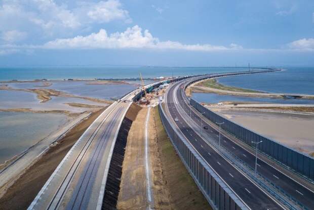 Активными темпами идет строительство железнодорожной части Крымского моста. Фото: most.life/multimedia