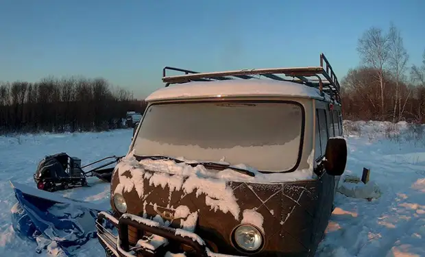 Ночь в Буханке посреди Тайги. Рыбаки остались в -40 в лесу и записали стоянку на видео