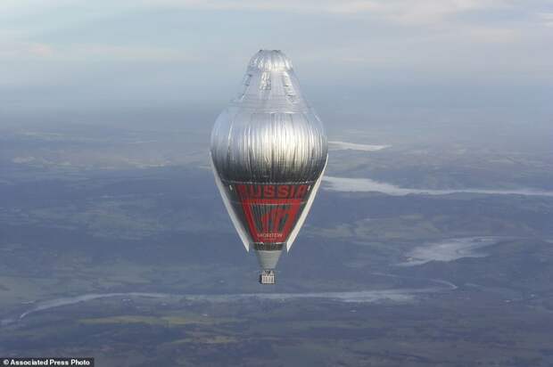 Российский священник Фёдор Конюхов установил мировой рекорд кругосветного путешествия на воздушном шаре