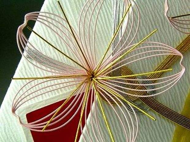 украшение подарка цветок в технике мидзухики
