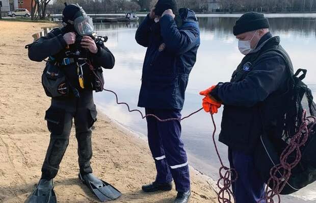 Водолазы МГПСС обследовали 11 столичных водоемов