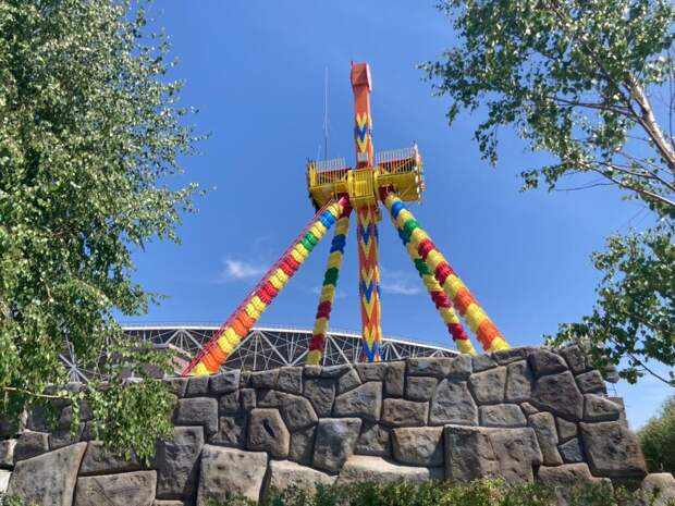 На аттракционе из Китая волгоградцы увидели Мамаев курган вверх ногами