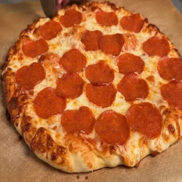 Пицца «Пепперони» на тонком тесте: проще и вкуснее рецепта не знаю!
