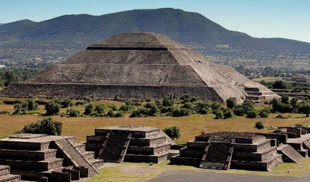 Древний город Теотиуакан расположен на территории Мексики